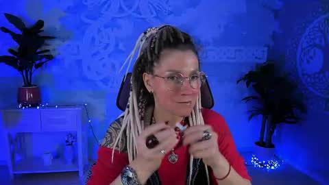 Snapshot of fridatander chatting on 05.12.26 Frida Tander online show from 05.12.26