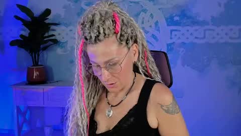 Snapshot of fridatander chatting on 05.23.26 Frida Tander online show from 05.23.26