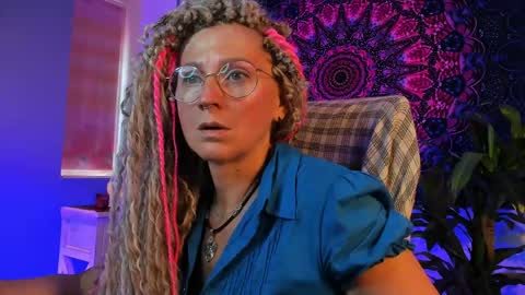 Snapshot of fridatander chatting on 05.26.26 Frida Tander online show from 05.26.26