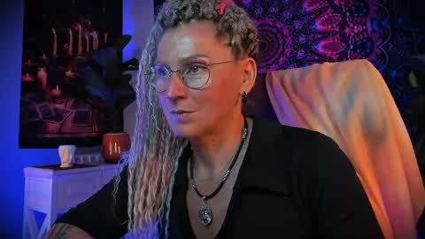Snapshot of fridatander chatting on 06.05.26 Frida Tander online show from 06.05.26
