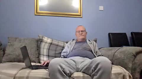 Snapshot of friendlydave528793 chatting on 12.15.25 friendlydave528793 online show from 12.15.25