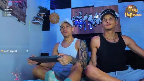 Snapshot of friendsofeverything_ chatting on 11.11.25 Adam y pitter online show from 11.11.25