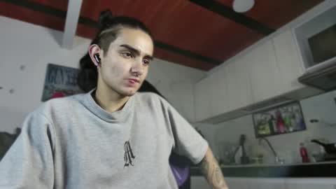 Snapshot of fuck_star_boy chatting on 11.18.25 Jhonny online show from 11.18.25