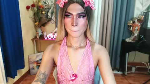 Snapshot of fuckingtransangel chatting on 06.22.26 ANGELICA FOX online show from 06.22.26