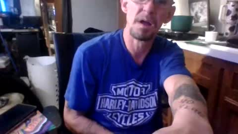 Snapshot of fuckmehard221187 chatting on 12.16.24 me online show from 12.16.24