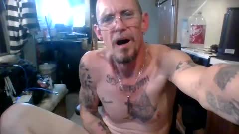 Snapshot of fuckmehard221187 chatting on 12.19.24 me online show from 12.19.24