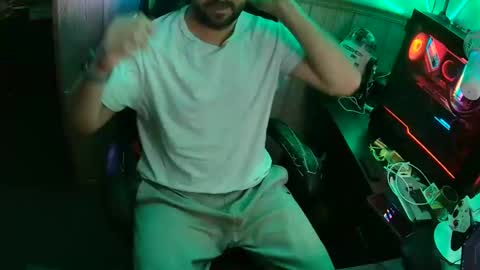 Snapshot of fufupop chatting on 11.29.25 fufupop online show from 11.29.25