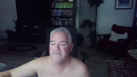 Snapshot of fullastars chatting on 10.16.25 fullastars online show from 10.16.25