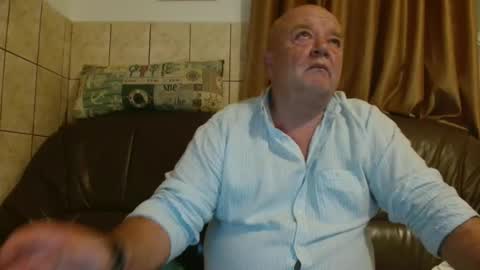 Snapshot of fullballs6 chatting on 10.10.25 fullballs6 online show from 10.10.25