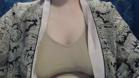 Snapshot of fun_expa chatting on 01.08.25 Sola online show from 01.08.25