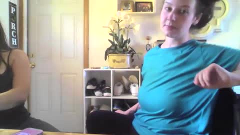 Snapshot of funflirt97 chatting on 09.19.25 Linnys Palace online show from 09.19.25