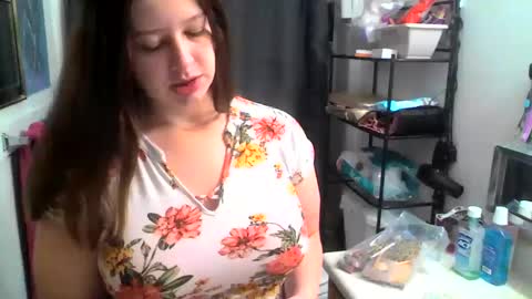 Snapshot of funflirt97 chatting on 09.22.25 Linnys Palace online show from 09.22.25
