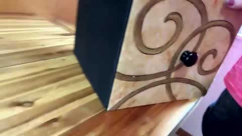 Linnys Palace online show from 10.29.25