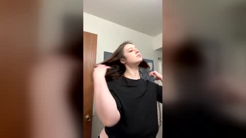 Linnys Palace online show from 03.17.26