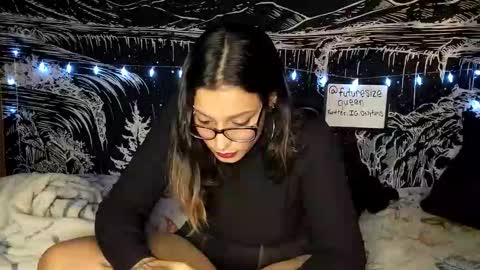 futuresizequeen online show from 11.29.25