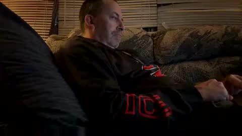 Snapshot of futuro_marido chatting on 12.17.24 Futuro Marido online show from 12.17.24