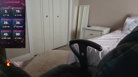 Snapshot of fuxkme_jen chatting on 01.11.25 fuxkme_jen online show from 01.11.25