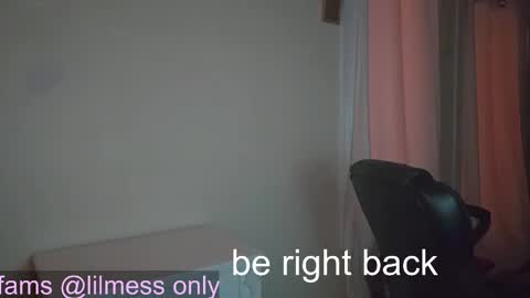 Snapshot of fuxkme_jen chatting on 11.11.25 fuxkme_jen online show from 11.11.25