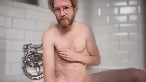 Snapshot of g00nst4r chatting on 11.12.25 g00nst4r online show from 11.12.25