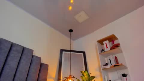 Snapshot of gabriela__gomez chatting on 11.30.25 Carolina online show from 11.30.25