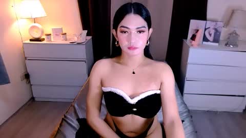 Snapshot of gabriela_deluxe chatting on 12.05.25 gabriela_deluxe online show from 12.05.25
