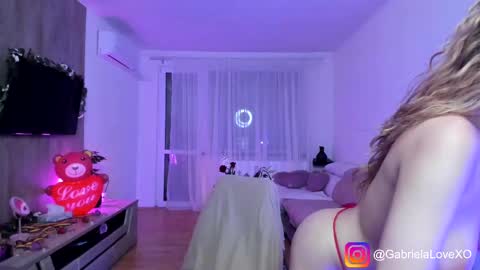 Snapshot of gabrielalove_ chatting on 02.16.25 Gabrielaaaa online show from 02.16.25