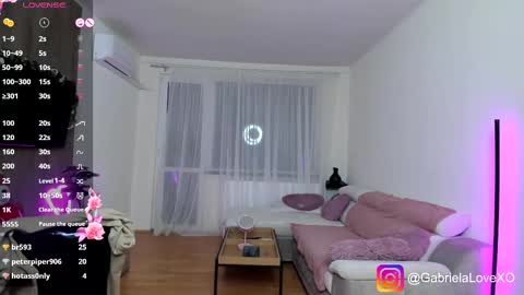 Snapshot of gabrielalove_ chatting on 02.19.25 Gabrielaaaa online show from 02.19.25