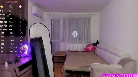 Snapshot of gabrielalove_ chatting on 10.28.25 Gabrielaaaa online show from 10.28.25