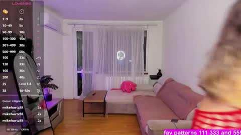 Snapshot of gabrielalove_ chatting on 11.23.25 Gabrielaaaa online show from 11.23.25