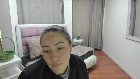 Snapshot of gaby_trent chatting on 06.18.26 gabriela online show from 06.18.26