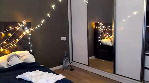 Snapshot of galaxyandromeda chatting on 12.16.25 My name Lou 3 online show from 12.16.25