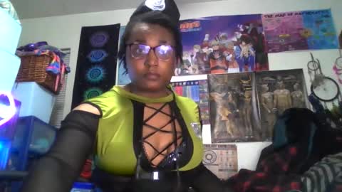 Snapshot of gardeniaspear chatting on 11.05.25 Gardenia online show from 11.05.25