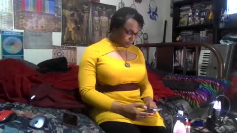 Snapshot of gardeniaspear chatting on 11.12.25 Gardenia online show from 11.12.25