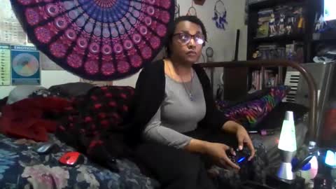 Snapshot of gardeniaspear chatting on 11.14.25 Gardenia online show from 11.14.25