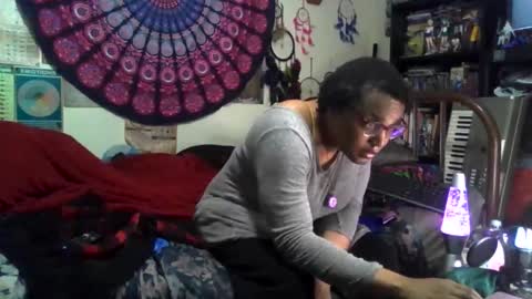 Snapshot of gardeniaspear chatting on 11.16.25 Gardenia online show from 11.16.25