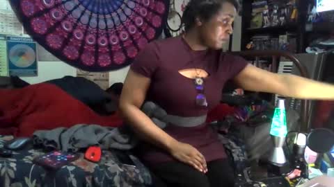 Snapshot of gardeniaspear chatting on 11.19.25 Gardenia online show from 11.19.25