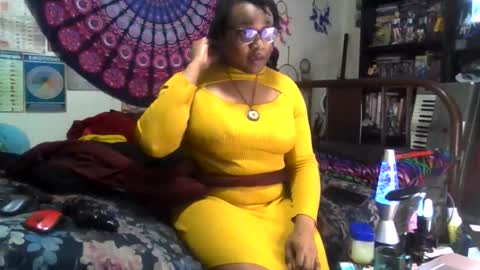 Snapshot of gardeniaspear chatting on 11.21.25 Gardenia online show from 11.21.25