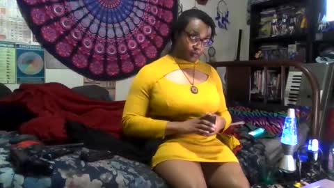 Snapshot of gardeniaspear chatting on 11.22.25 Gardenia online show from 11.22.25