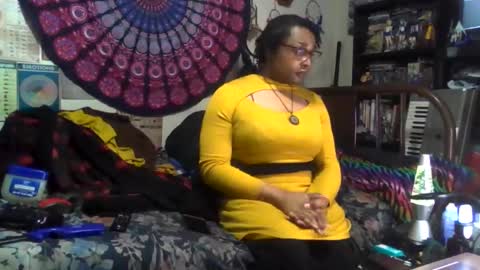 Snapshot of gardeniaspear chatting on 11.24.25 Gardenia online show from 11.24.25