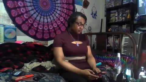 Snapshot of gardeniaspear chatting on 11.28.25 Gardenia online show from 11.28.25