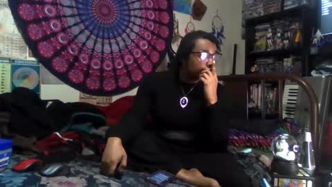 Snapshot of gardeniaspear chatting on 11.30.25 Gardenia online show from 11.30.25