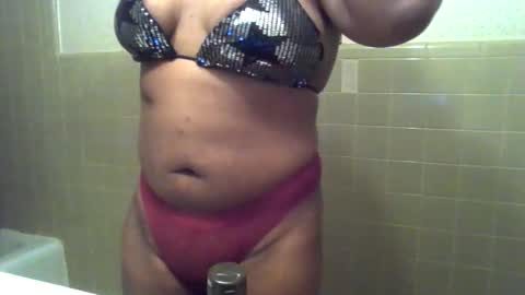 Snapshot of gardeniaspear chatting on 11.30.25 Gardenia online show from 11.30.25