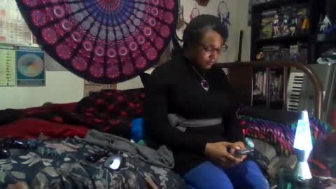 Snapshot of gardeniaspear chatting on 12.03.25 Gardenia online show from 12.03.25