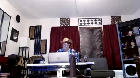 Snapshot of gatewaylaptop2019 chatting on 10.27.25 gatewaylaptop2019 online show from 10.27.25