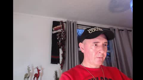 Snapshot of gavinkush chatting on 12.16.25 gavinkush online show from 12.16.25