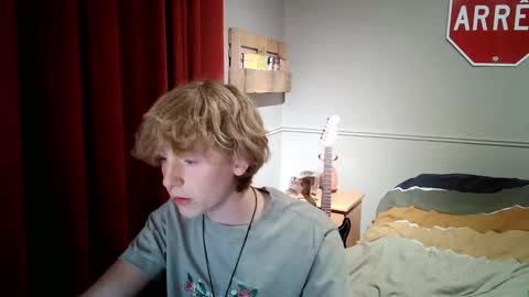 Snapshot of gayblondboy chatting on 10.25.25 gayblondboy online show from 10.25.25