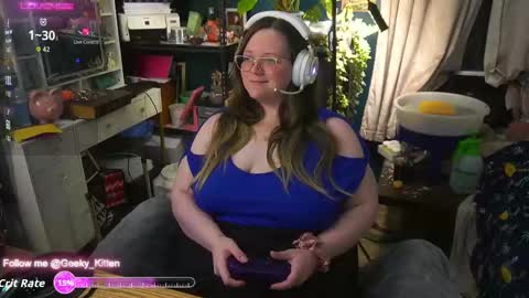 Snapshot of geeky_kitten chatting on 09.22.25 Geeky Kitten Leina -  online show from 09.22.25