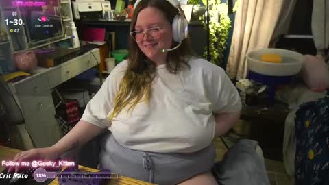 Snapshot of geeky_kitten chatting on 09.25.25 Geeky Kitten Leina -  online show from 09.25.25