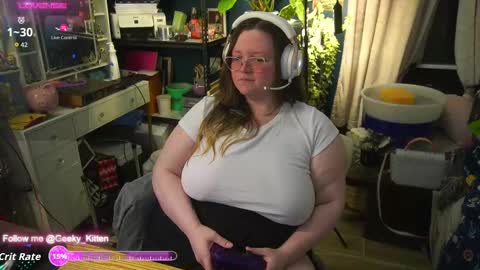 Snapshot of geeky_kitten chatting on 09.26.25 Geeky Kitten Leina -  online show from 09.26.25