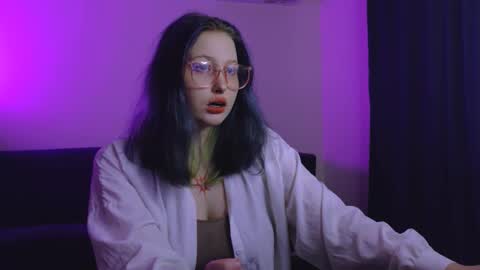 Snapshot of geistermadchen chatting on 10.31.25 Vi online show from 10.31.25